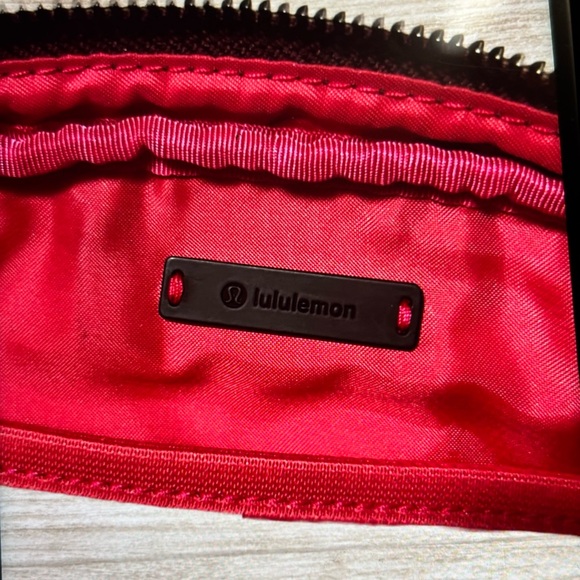 LULULEMON OG Everywhere Belt Bag Deep Rouge - Picture 5 of 6
